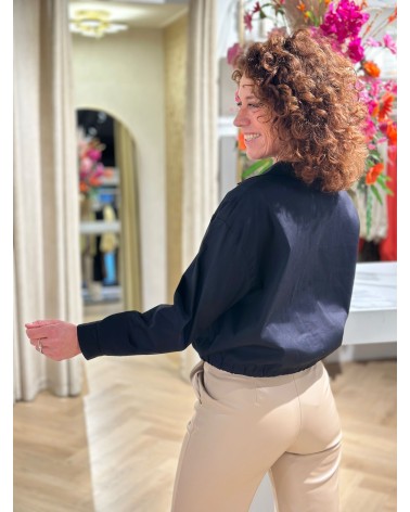 Cropped Blouse Zwart