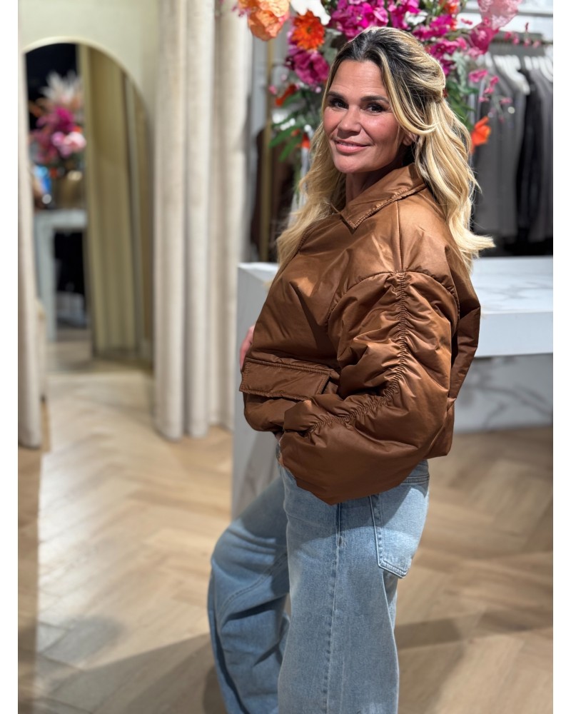 Bomber Faye Roestbruin