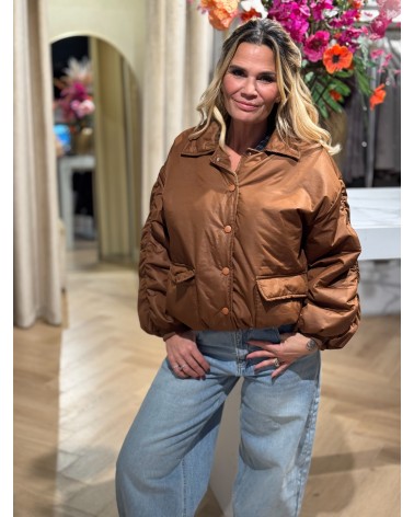 Bomber Faye Roestbruin