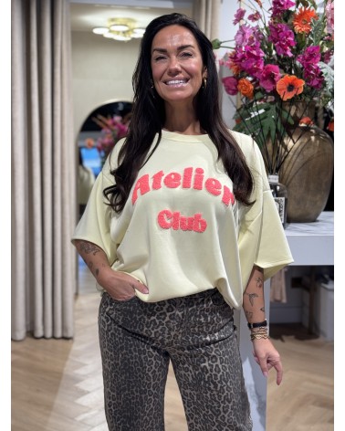 Atelier Club Geel Tee