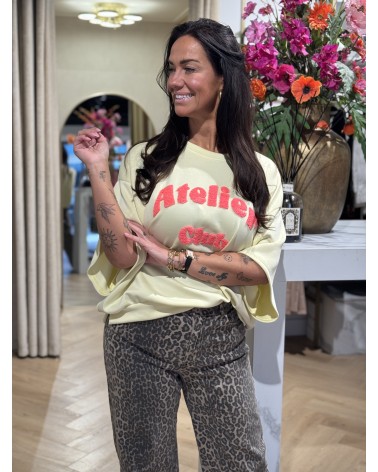 Atelier Club Geel Tee