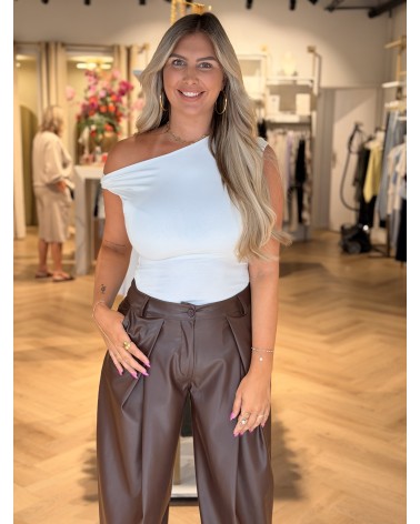 Off-Shoulder Top Wit