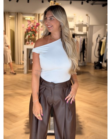 Off-Shoulder Top Wit