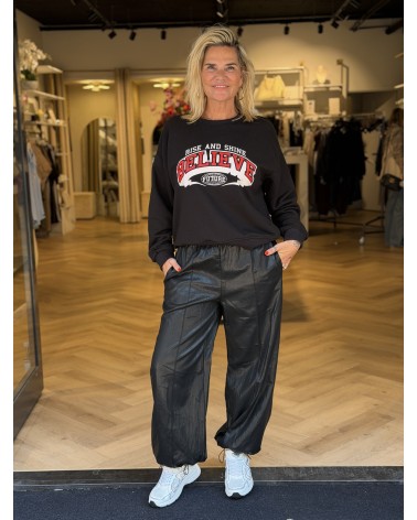 Sweater Believe Zwart