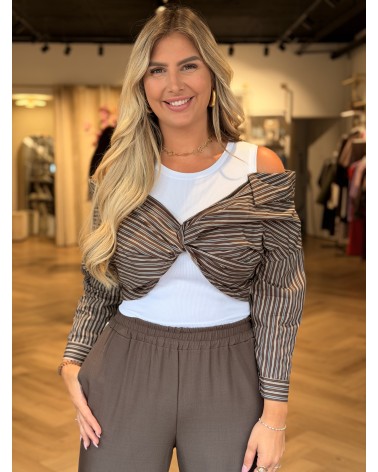 Top Ella Bruin