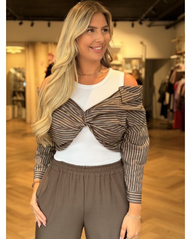 Top Ella Bruin
