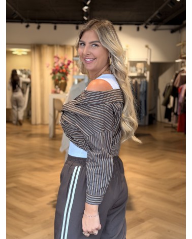 Top Ella Bruin